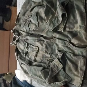 Free people camo jacket clinches at waist for great shape.  Size m